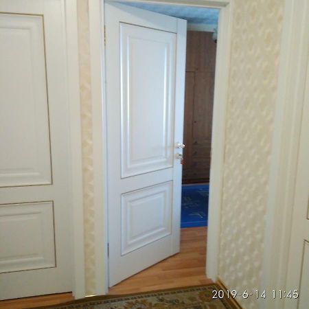 Комната Для Гостей Рядом С Станцией Метро Каменная Горка Minsk Exterior foto